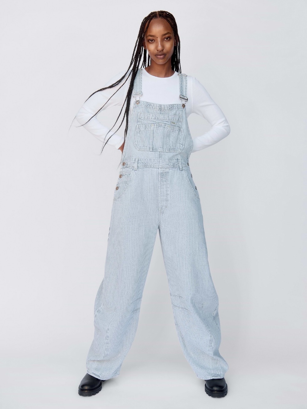 NWOT Gap UltraSoft Denim Horseshoe Overalls Blue Railroad Stripe Size Medium - Picture 5 of 7